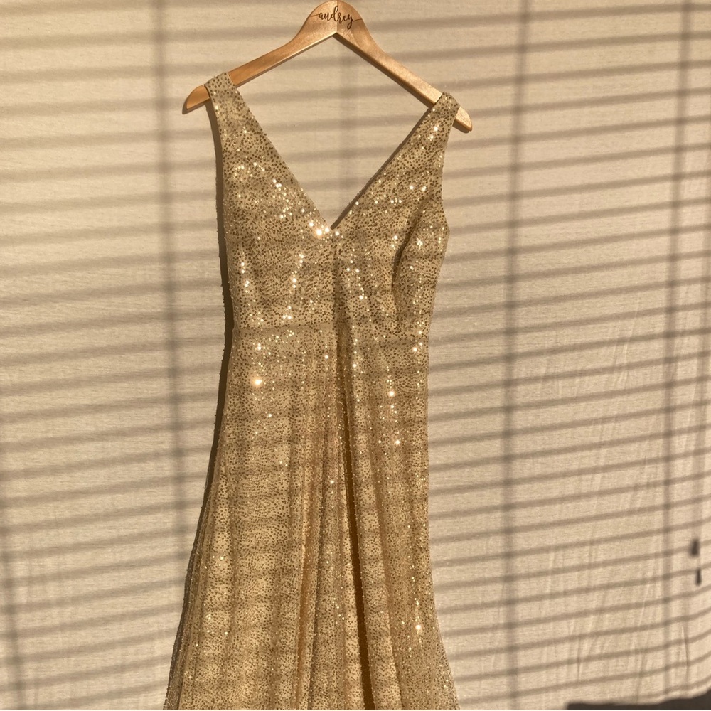 Baltic Born Geneva Sparkly Dress 
Size M, Perfect Condition